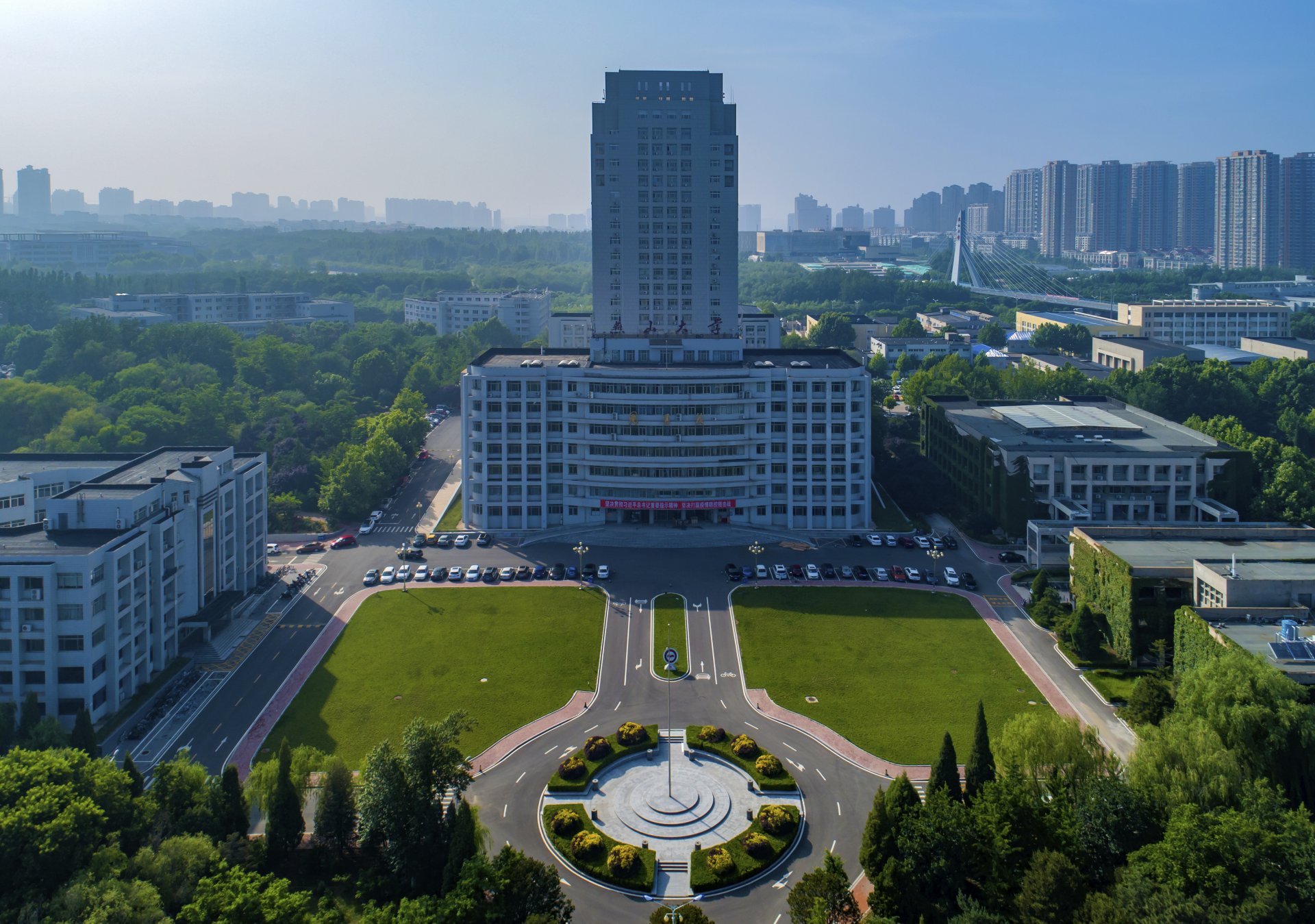 孵化器由恒热控股与知住网联合打造